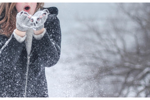 Talvinen hiuspohjan hoito – luonnolliset keinot kuivuutta ja kutinaa vastaan