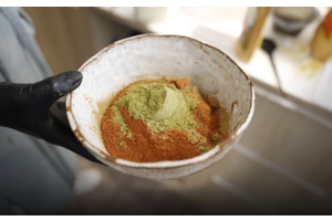 Radico hiusväri kulhossa